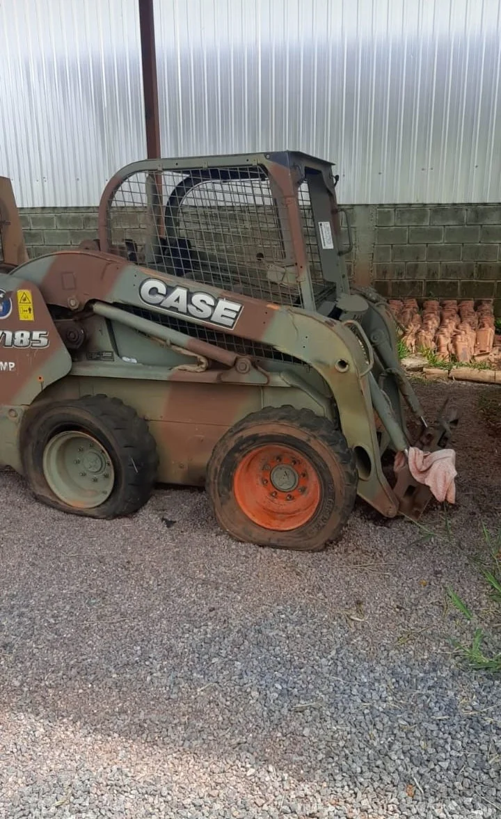 Máquina Trator Bobcat Case/185 (Carga)